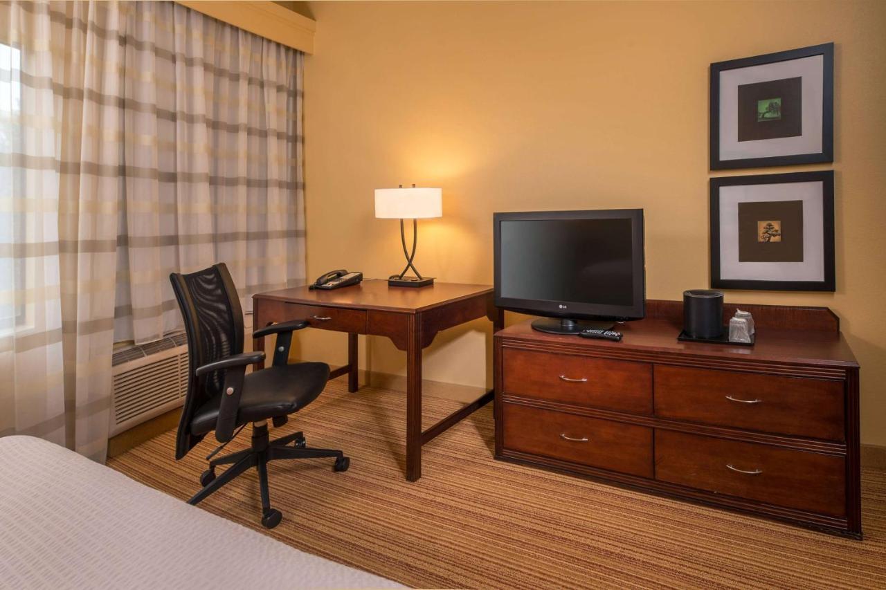 Отель Sonesta Select Durham Research Triangle Park Экстерьер фото