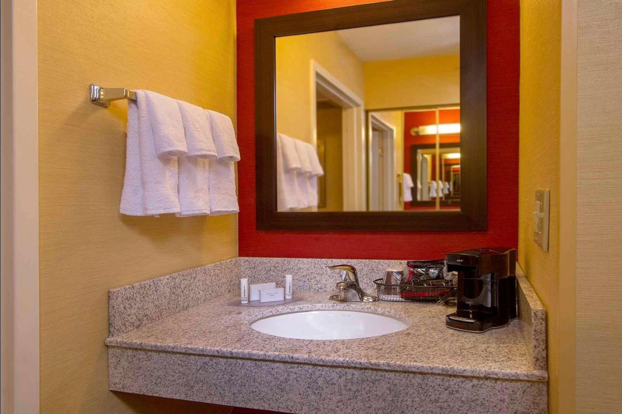 Отель Sonesta Select Durham Research Triangle Park Экстерьер фото