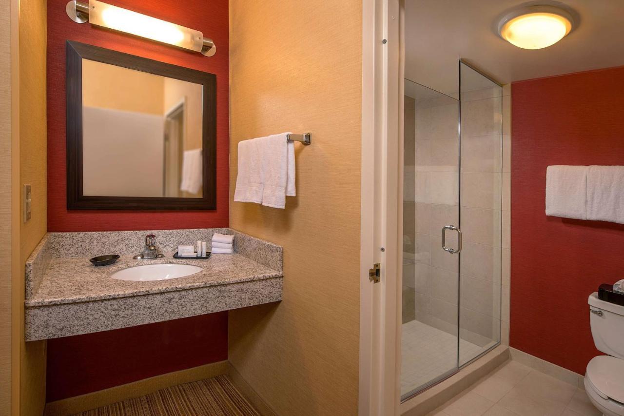 Отель Sonesta Select Durham Research Triangle Park Экстерьер фото